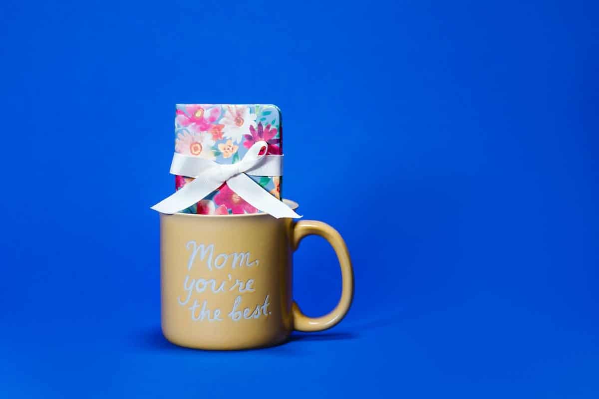 Réalisez des cadeaux personnalisés : découvrez comment imprimer sur un mug !